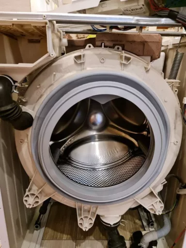 Wymiana fartucha w pralce Whirlpool AWO/d 5520/P - naprawiaj, nie wyrzucaj