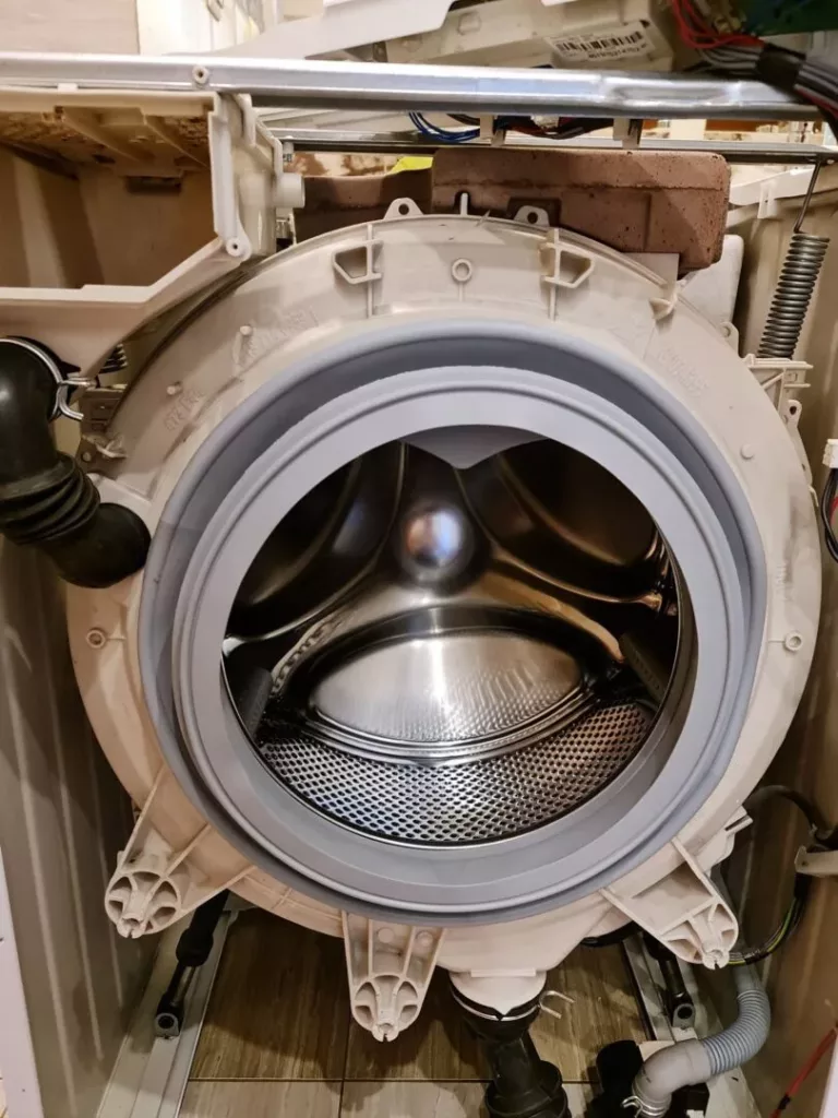 Wymiana fartucha w pralce Whirlpool AWO/d 5520/P