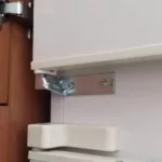 Wymiana zawiasu środkowego w lodówce