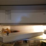 Wymiana osłony żarówki i drzwiczek zamrażalnika w lodówce Beko TSE 1270 - naprawiaj, nie wyrzucaj