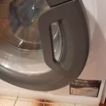 Wymiana uchwytu w pralce Indesit WDD8640BEU