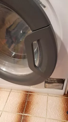 Wymiana uchwytu w pralce Indesit WDD8640BEU - naprawiaj, nie wyrzucaj