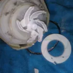 Wymiana uszkodzonej pompy myjącej z turbiną w zmywarce Hotpoint Ariston LFT217A/HA