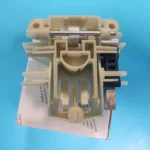 Zamek drzwi zmywarki Candy CDP 2L949W - widok od spodu