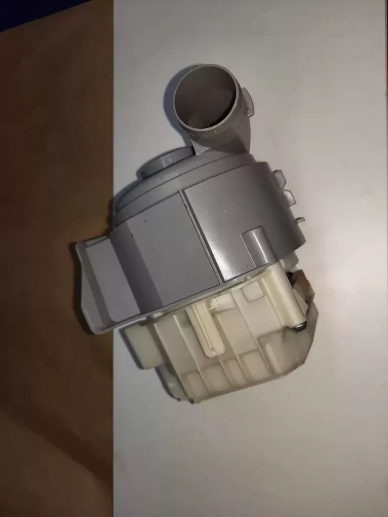 Pompa myjąca z turbiną i grzałką w zmywarce Siemens SN636X03ME/41