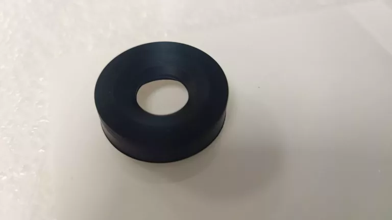 Nowa uszczelka pojemnika na wodę 12x10mm do ekspresu Krups EA9010 - widok od górnej strony