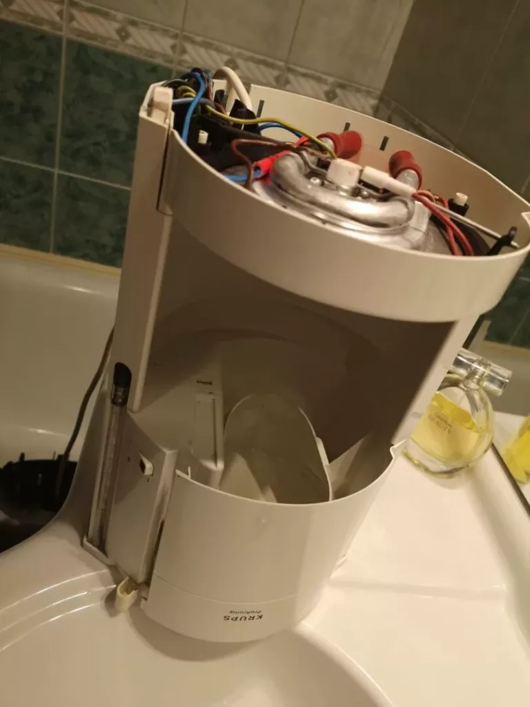 Wymiana grzałki w ekspresie Krups 309 PROAROMA