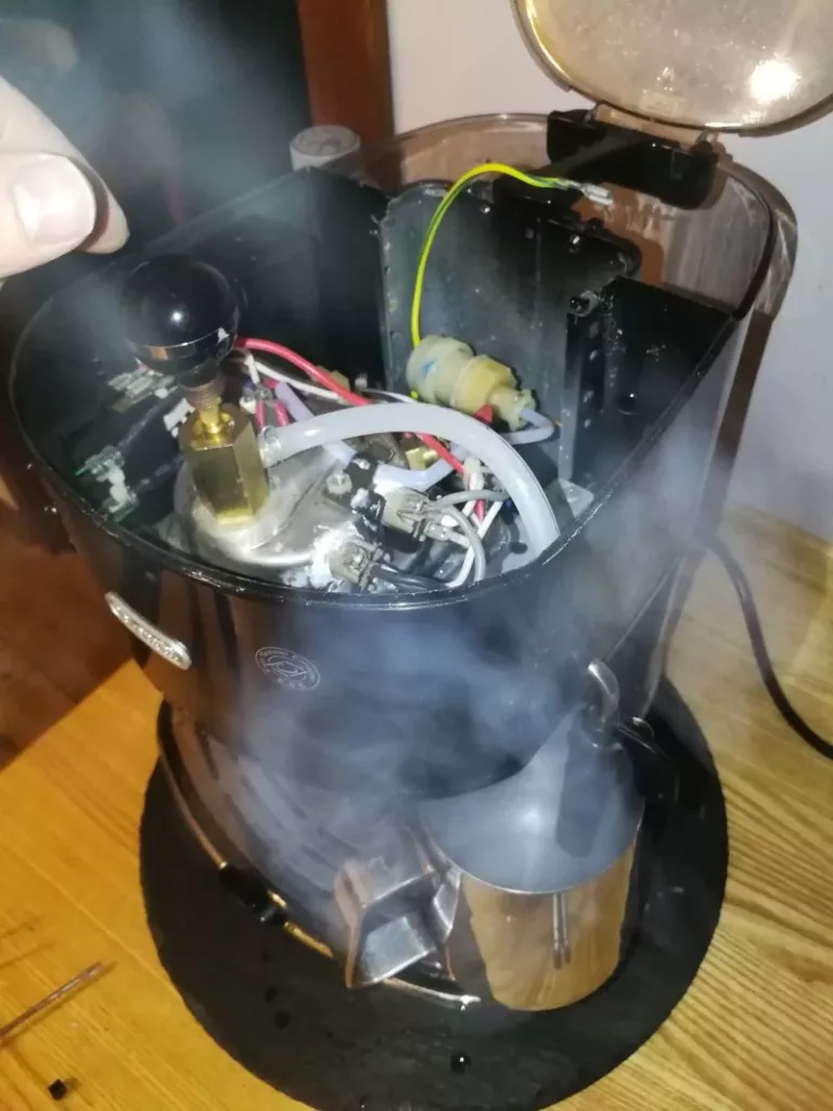 Wymiana zaworu w ekspresie Delonghi ECO 311