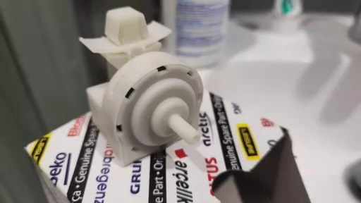Wymiana hydrostatu i szczotek węglowych w pralce Beko WMB 51022 PL PTY - naprawiaj, nie wyrzucaj