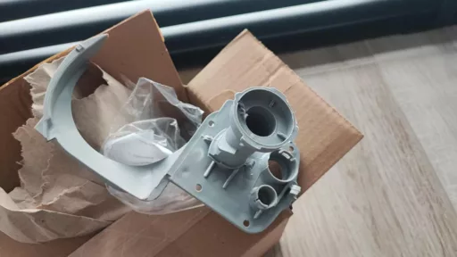 Wymiana uchwytu kosza i mocowania spryskiwacza w zmywarce Whirlpool ADG 7556 - naprawiaj, nie wyrzucaj
