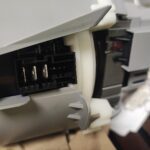 Nowa pompa z grzałką do zmywarki Bosch SMV50E10EU04 - widok na elementy łączeniowe