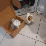 Nowa i stara uszkodzona pompa odpływowa suszarki Beko HTV 8733 XS0