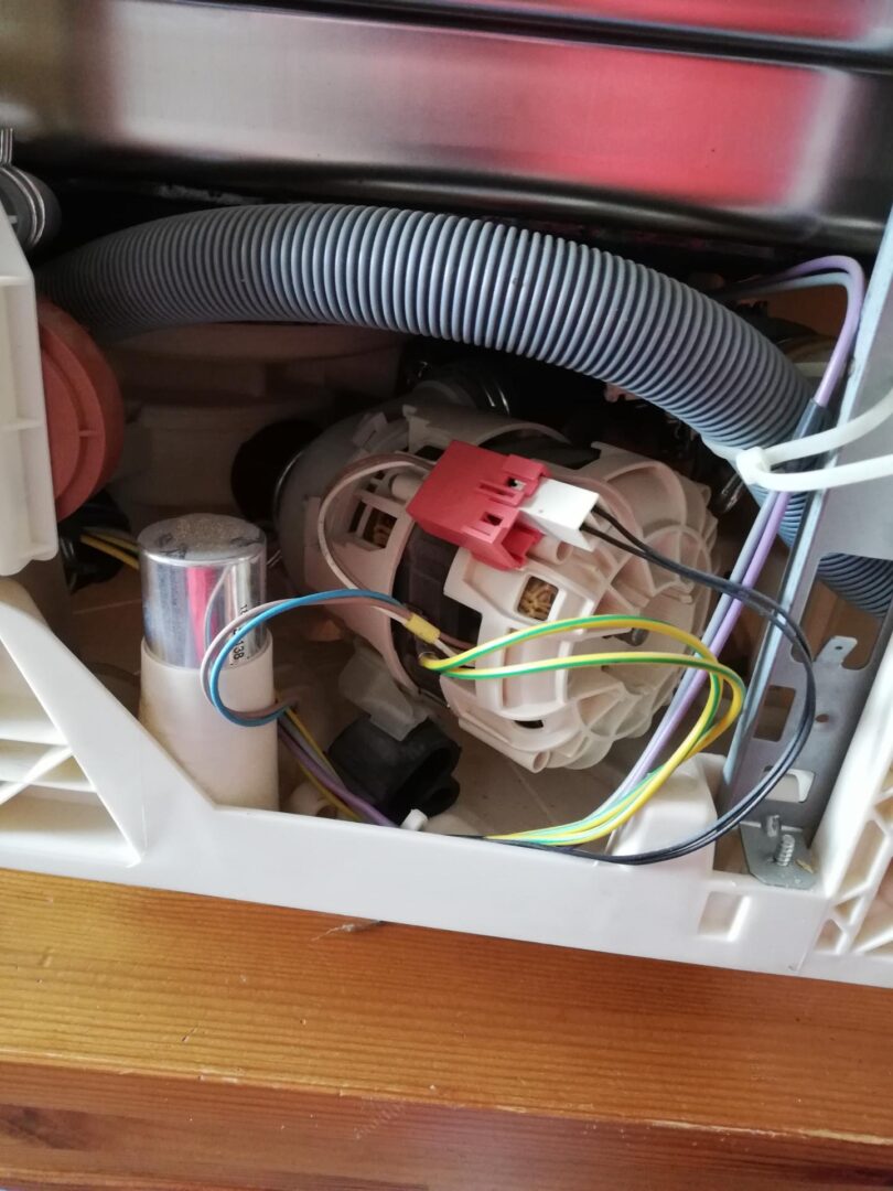 Uszkodzony wirnik pompy myjącej zmywarki Ikea Renlig DW45