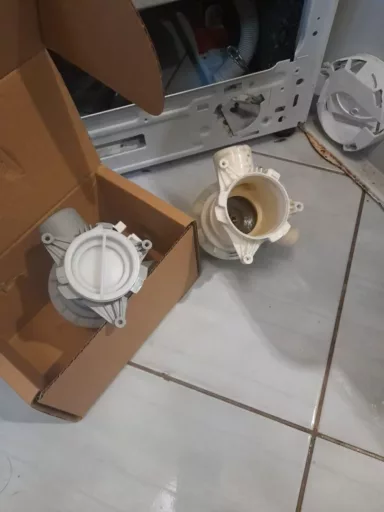Wymiana pompy odprowadzającej w suszarce Beko HTV 8733 XS0 - naprawiaj, nie wyrzucaj