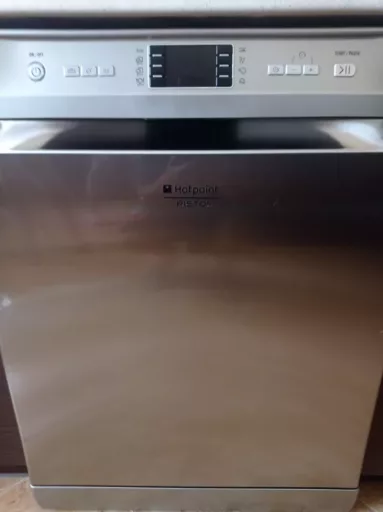 Wymiana węża aquastop w zmywarce Hotpoint Ariston - naprawiaj, nie wyrzucaj