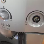 Przygotowanie do montażu nowego pokrętła pary w ekspresie do kawy DeLonghi Magnifica ESAM4200.S