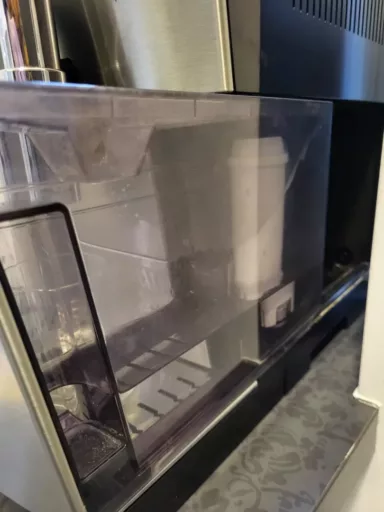 Wymiana pękniętego pojemnika na wodę do ekspresu do kawy DeLonghi Magnifica S - naprawiaj, nie wyrzucaj