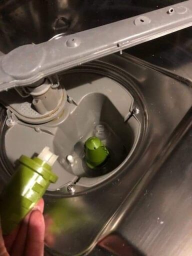 Wymiana dyszy samoczyszczącej filtr w zmywarce Beko DIN 5932 FX30 - naprawiaj, nie wyrzucaj