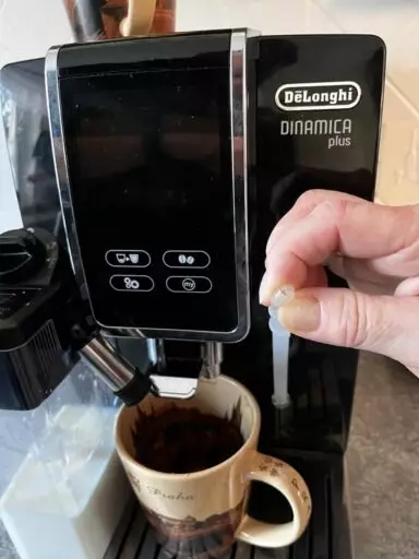 Ekspres do kawy DeLonghi Dynamika Plus słabo spieniał mleko - naprawiaj, nie wyrzucaj