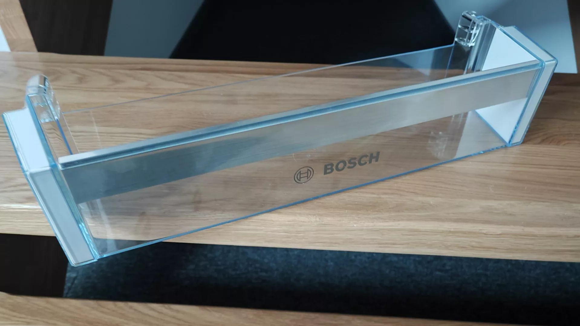 Pękła półka dolna w lodówce Bosch KGE39AI4086 - wymiana na nową