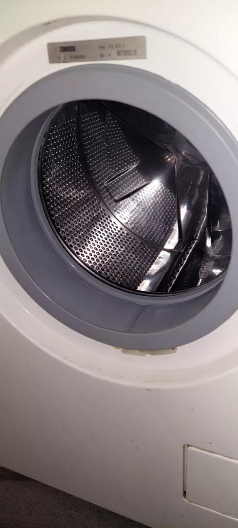 Fartuch w pralce Zanussi FLS 572c po 22 latach używania zapleśniał