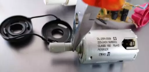 Blender Moulinex Oveo 700W zaczął wydawać bardzo głośne odgłosy - naprawiaj, nie wyrzucaj
