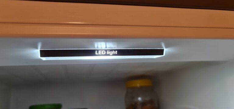 Oświetlenie w lodówce Bosch LowFrost najpierw migało a później przestało działać