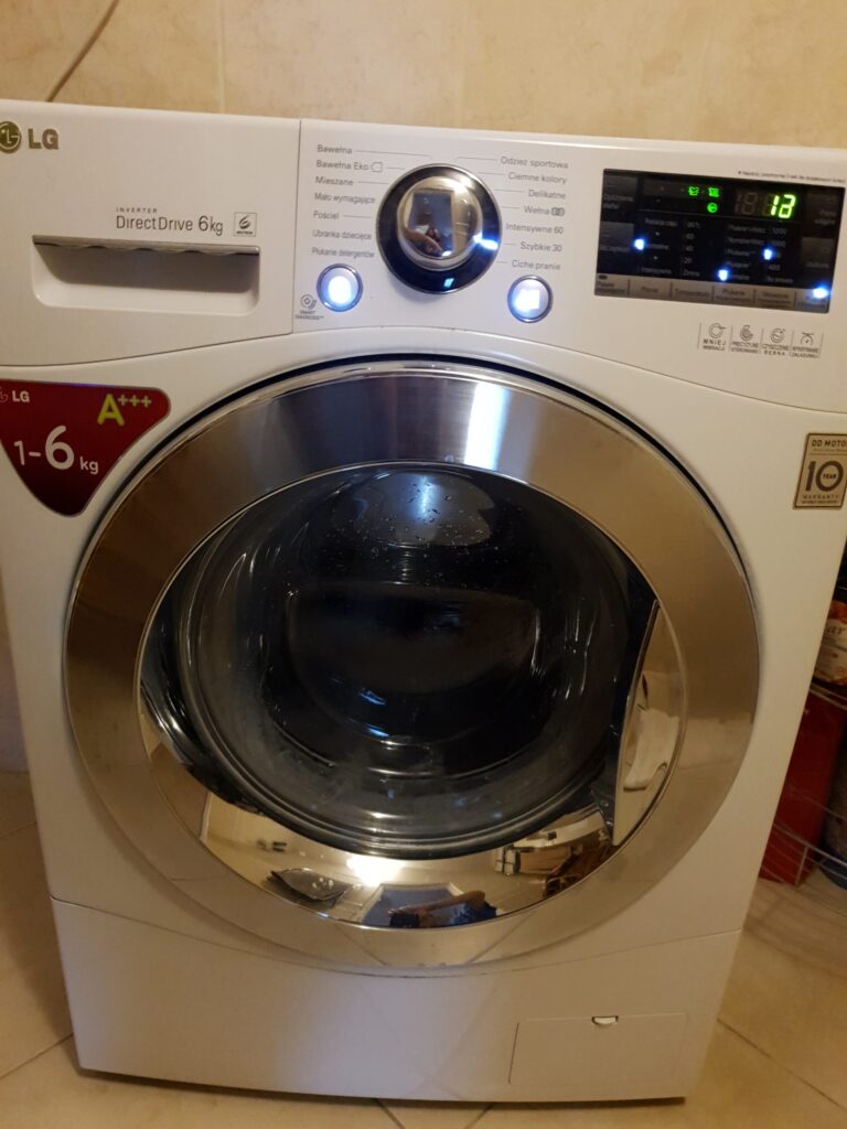 Pralka LG DirectDrive F12A8ND wywalała wielokrotnie podczas prania bezpieczniki - zdjęcie pralki po wymianie spalonej grzałki