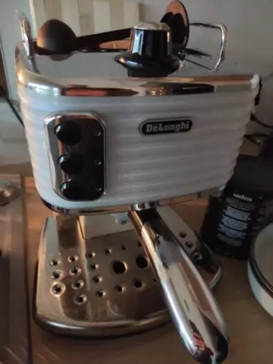 Cieknący ekspres ciśnieniowy kolbowy DeLonghi Scultura ECZ 351.W Scultura - naprawiaj, nie wyrzucaj