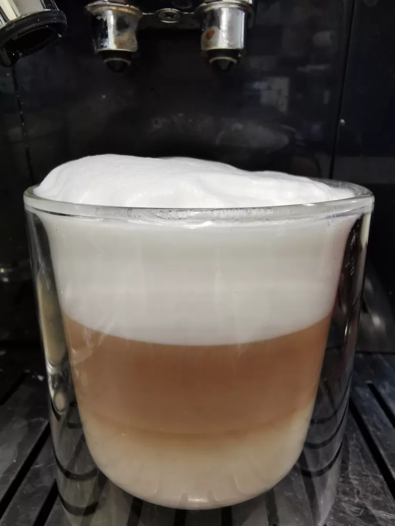 Machine à Expresso De'Longhi ECAM353.75.B Avec LatteCrema - Écran Tactile, 6 Boissons, Récipient à Lait Amovible - Noir