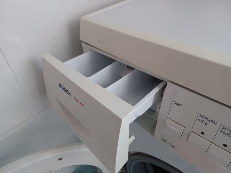 Nowa komora szuflady na proszek po wymianie w pralce Bosch Maxx WFL1200PL/01