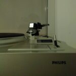 Ramię gramofonu Philips F7111 ślizgało się po powierzchni płyty - naprawiaj, nie wyrzucaj