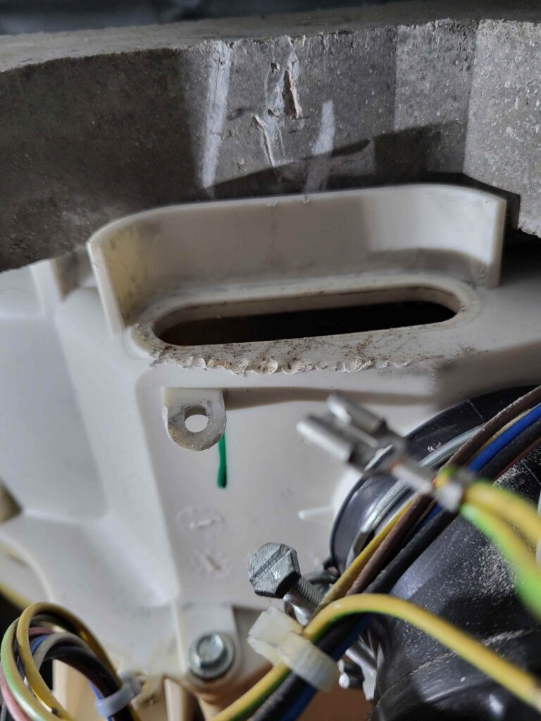 Pralka automatyczna Amica AWB 510LP wyrzuca bezpieczniki - wymiana grzałki z miejscem na czujnik na nową