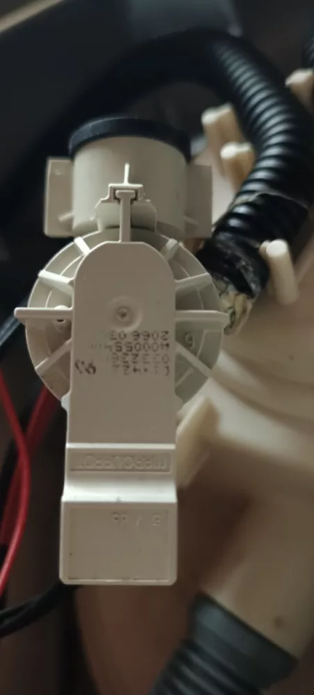 Wymiana uszkodzonego hydrostatu w zmywarce Electrolux ESF4510LOX