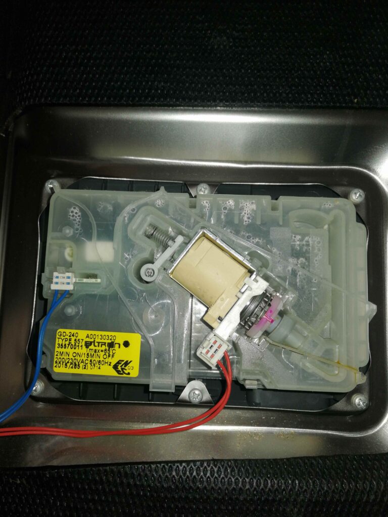 Uszkodzony dozownik detergentów zmywarki Electrolux TT803R3