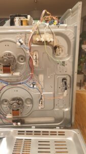 Wymiana uszkodzonych silników wentylatora i termostatów w piekarniku Samsung NV68R5545CB/EO - piekarnik przestał grzać