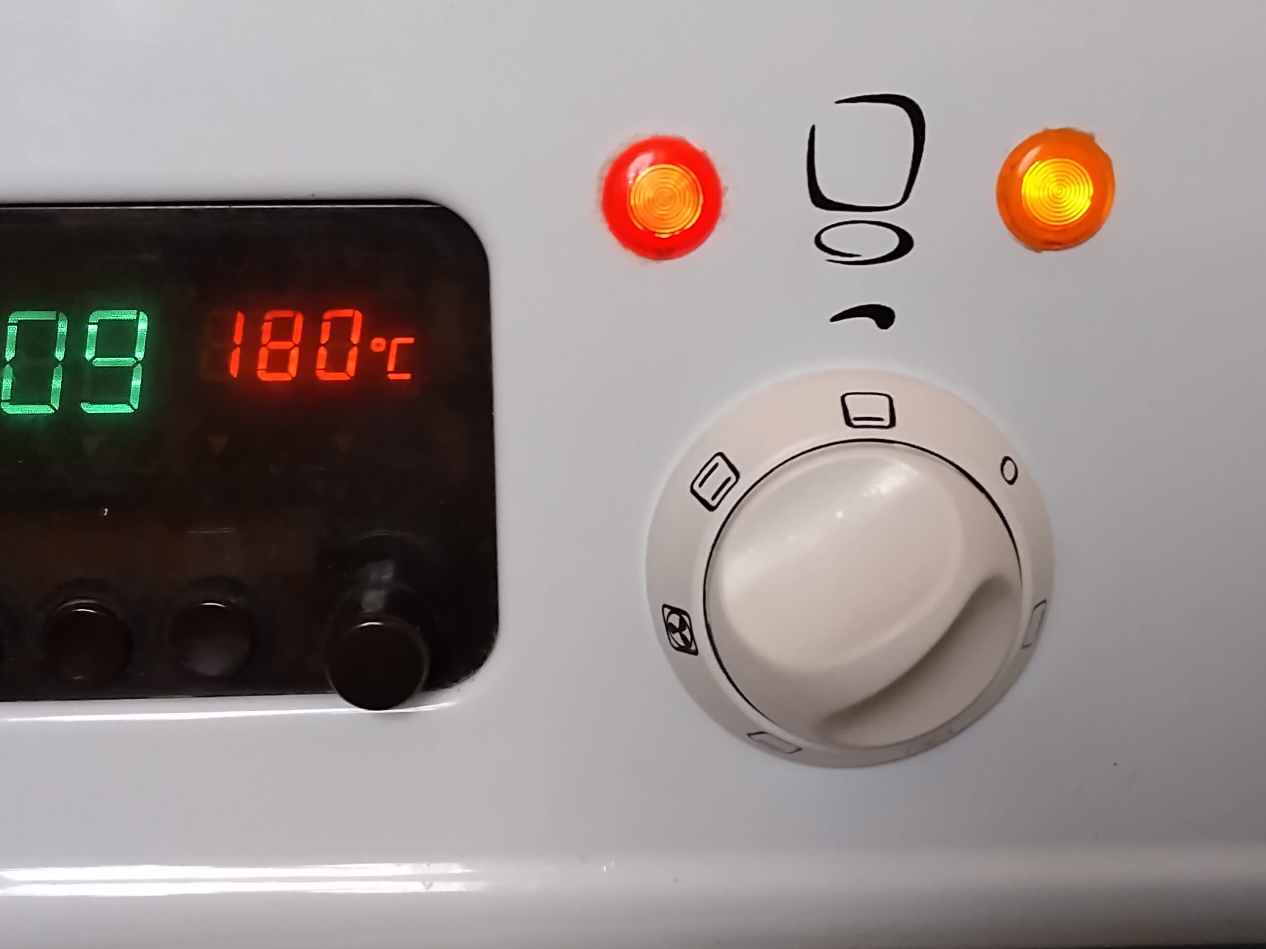 Wymiana pokrętła kuchenki gazowo-elektrycznej Mastercook w której wytarły się symbole