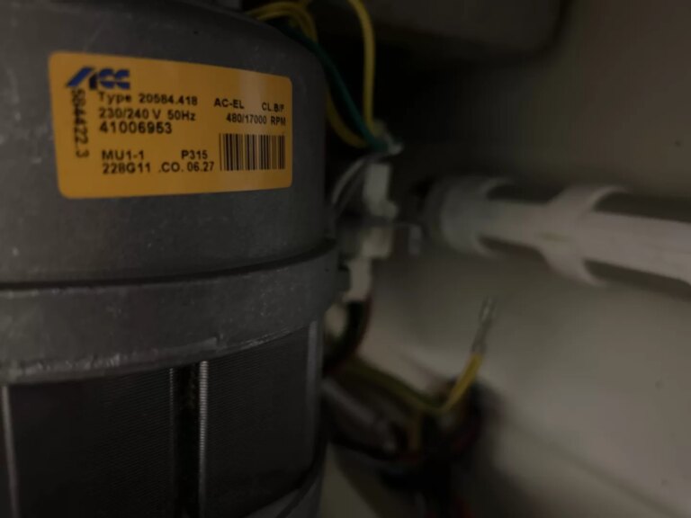 Odłączony przewód uziemienia w pralce Hoover VHD33 512 D-16S 3100268 - jak go podłączyć?