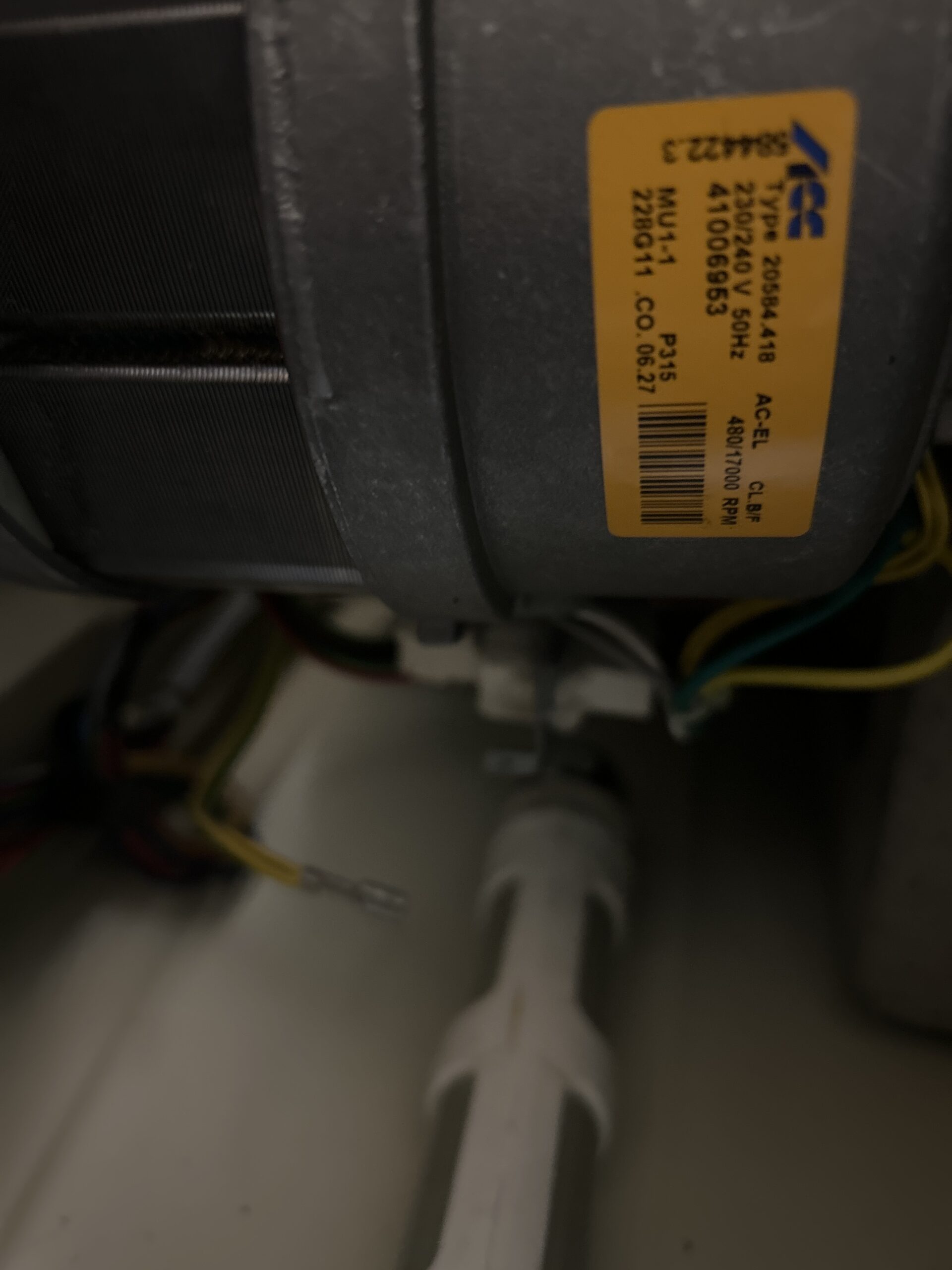 Odłączony przewód uziemienia w pralce Hoover VHD33 512 D-16S 3100268 - jak go podłączyć?
