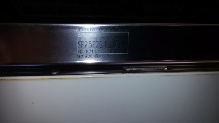 Tabliczka znamionowa zmywarki SIEMENS SE25E261EU/26