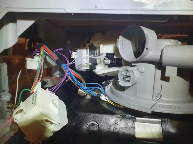 Naprawa zmywarki Siemens SN25N888EU/50 - Błąd E15 sprawdzić nieszczelność miski odpływowej z filtrem