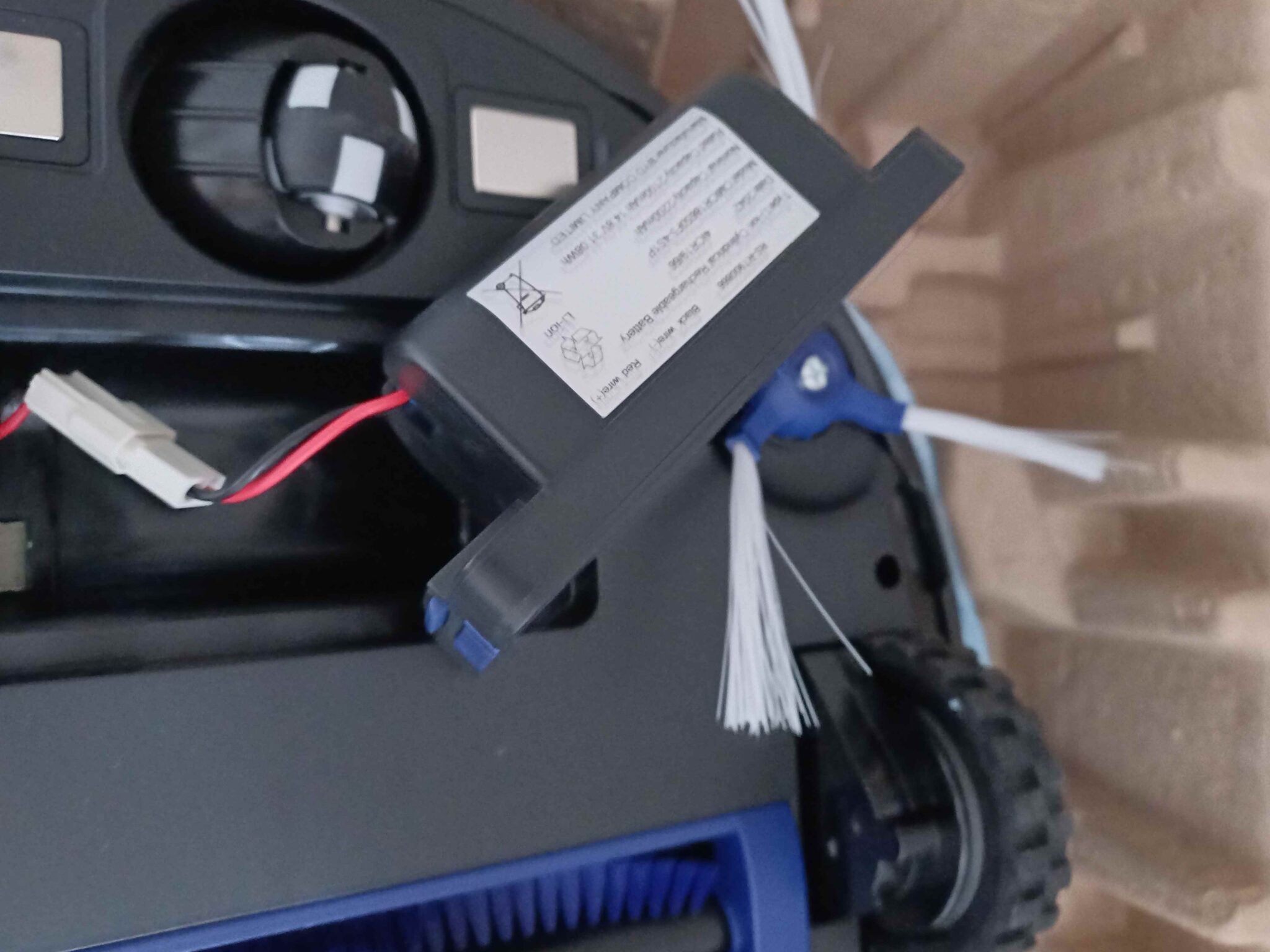 Nowy robot odkurzający Tefal Explorer Serie 20 nie chce się naładować ...