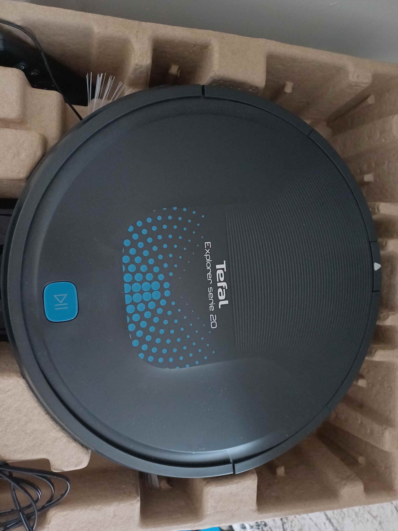 Nowy robot odkurzający Tefal Explorer Serie 20 nie chce się naładować ...