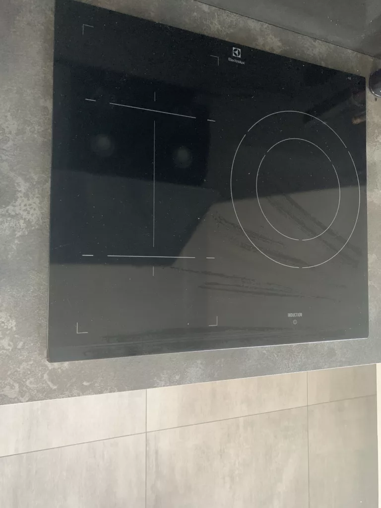Nie grzeje jedno pole grzejne w płycie indukcyjnej Electrolux EHI6732FOK DS1 949596066-00