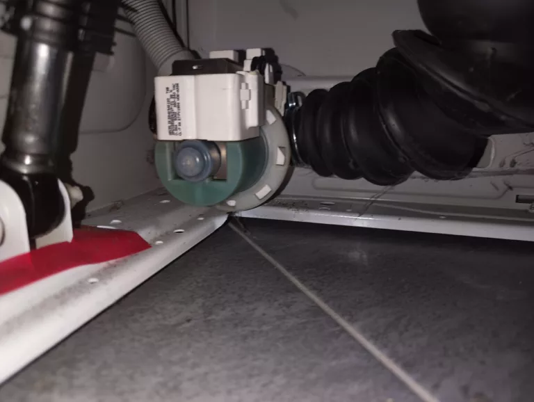 Pralka Beko MWTV6633BB nie wypompowuje wody - wymiana uszkodzonej pompy odpływowej