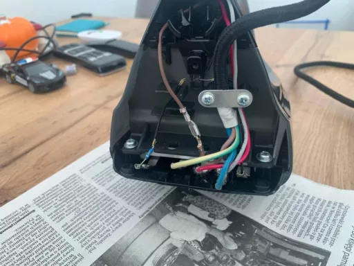 Robimy zdjęcie przewodów - instrukcja wymiany stopy żelazka Philips PowerLife GC2998/80 - krok 2