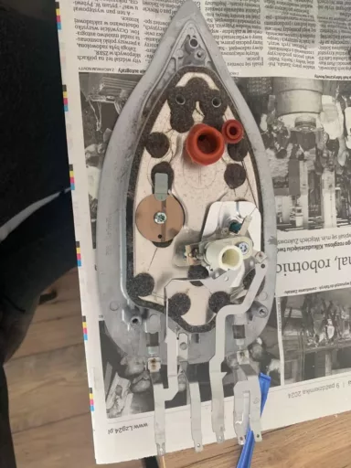 Zwarcie wewnątrz stopy żelazka Philips PowerLife GC2998/80 - naprawiaj, nie wyrzucaj