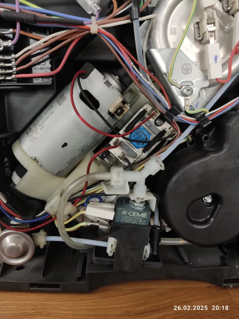Buczenie podczas płukania i podczas parzenia kawy w ekspresie DeLonghi Eletta Cappuccino Top ECAM 45.760.W