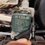 Wymiana elektrozaworu w ekspresie do kawy DeLonghi Eletta Cappuccino Top ECAM 45.760.W