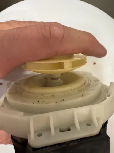 Zmywarka Whirlpool DWL-DEA701B nie domywa – błąd F15 - naprawiaj, nie wyrzucaj